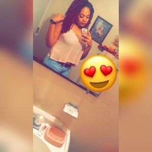 Meet your Posher, Leslie